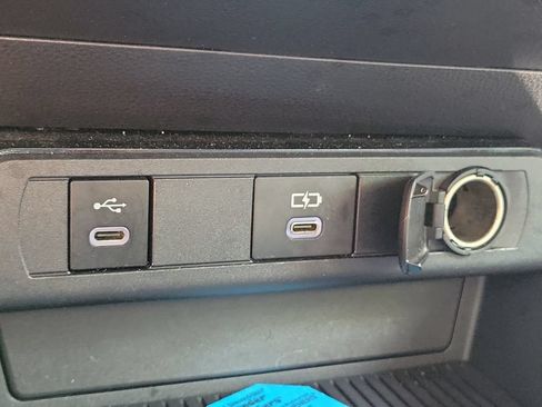 Used 2024 Toyota Prius LE FWD image 31