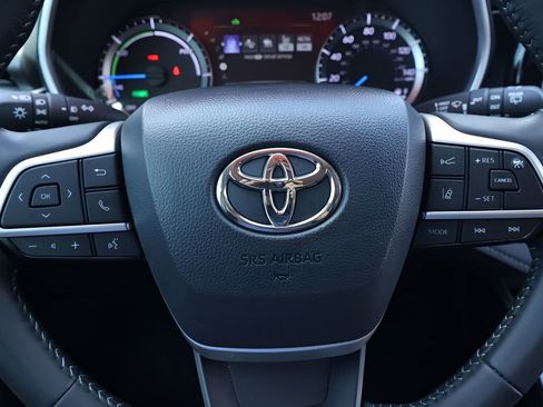 Certified 2025 Toyota Highlander XLE image 22