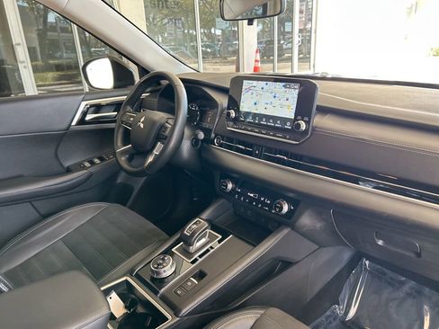 Used 2024 Mitsubishi Outlander SE image 23