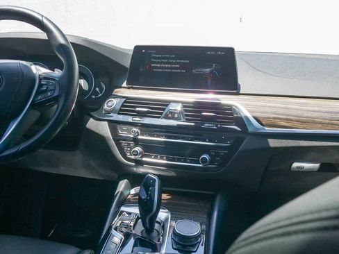 Used 2019 BMW 530e w/ Premium Package RWD image 11