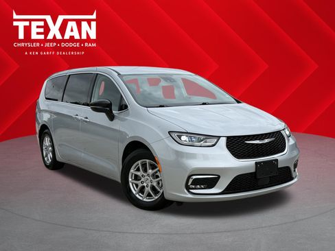 Used 2024 Chrysler Pacifica Touring-L FWD image 1
