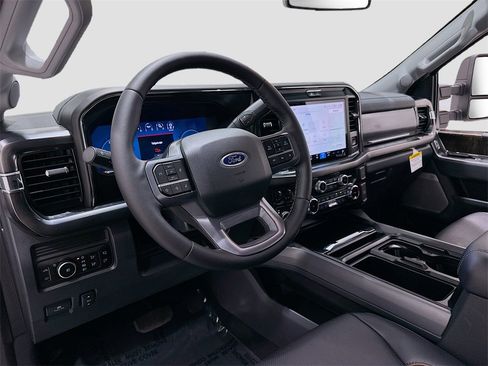 Used 2026 Ford F250 Lariat w/ FX4 Off-Road Package image 9