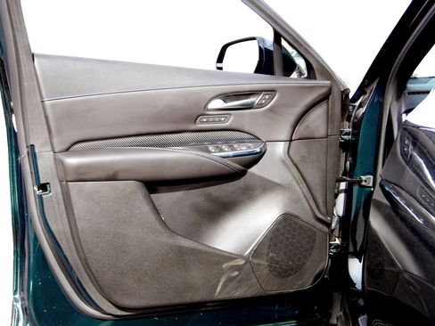 Used 2024 Cadillac XT4 Sport image 18