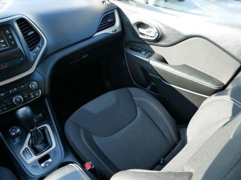 Used 2016 Jeep Cherokee Latitude image 11