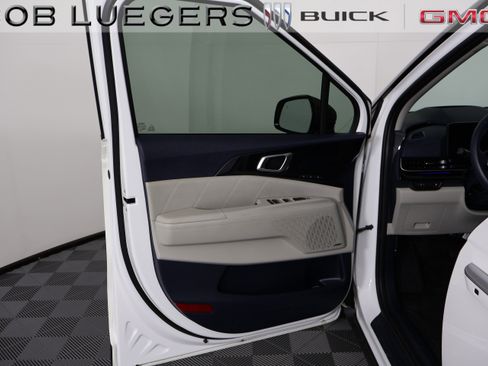 Used 2025 Kia Carnival SX Prestige FWD image 10