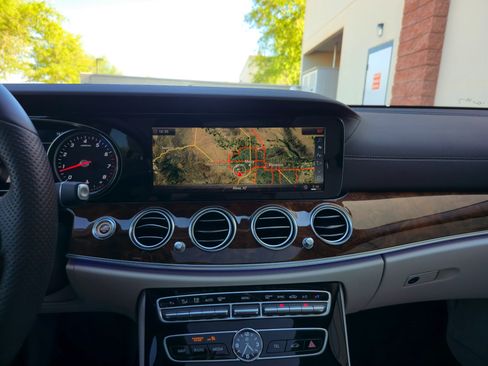 Used 2018 Mercedes-Benz E 400 4MATIC Wagon image 17