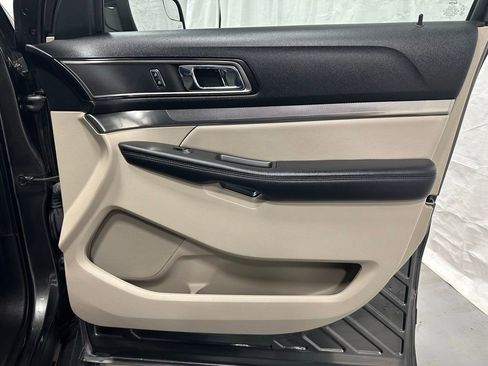 Used 2018 Ford Explorer XLT w/ Equipment Group 201A AWD/4WD image 50