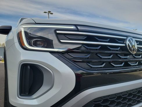 New 2026 Volkswagen Atlas Peak Edition image 24