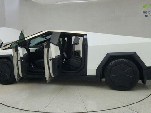 Used 2024 Tesla Cybertruck AWD Crew Cab image 70