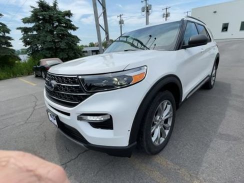 Certified 2023 Ford Explorer XLT w/ Equipment Group 202A AWD/4WD image 5