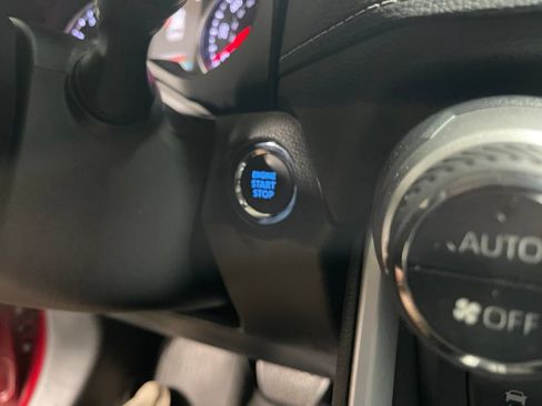Used 2022 Toyota RAV4 XLE w/ Convenience Package FWD image 28
