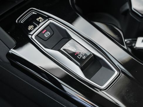 Certified 2025 Audi Q5 Premium w/ Convenience Package image 11