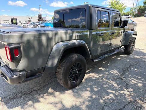 Used 2023 Jeep Gladiator Sport AWD/4WD image 4