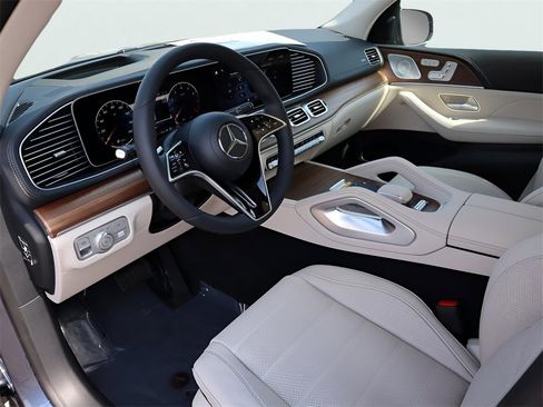 New 2026 Mercedes-Benz GLS 450 4MATIC image 33