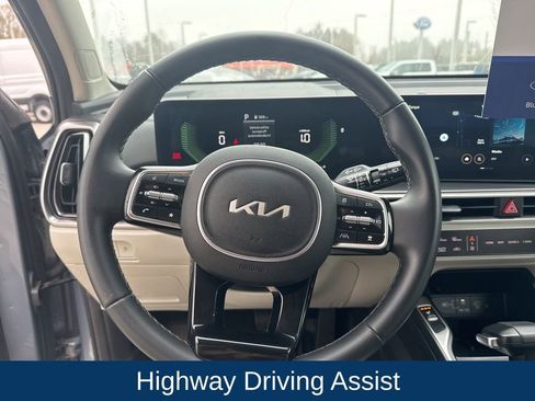 Used 2024 Kia Sorento S w/ Panoramic Sunroof Package image 19