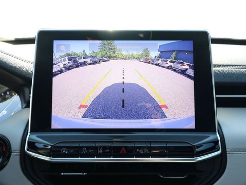 Used 2025 Jeep Compass Limited w/ Sun & Sound Group AWD/4WD image 17