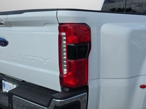 Used 2023 Ford F450 Lariat image 7