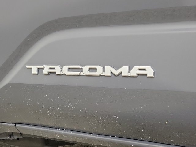 Used 2024 Toyota Tacoma SR5 AWD/4WD image 9