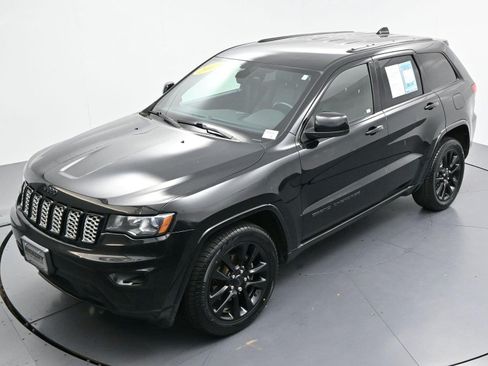Used 2017 Jeep Grand Cherokee Altitude AWD/4WD image 40
