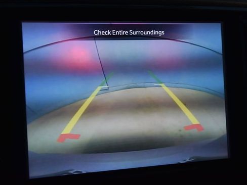 Used 2025 Chrysler Pacifica Select image 12