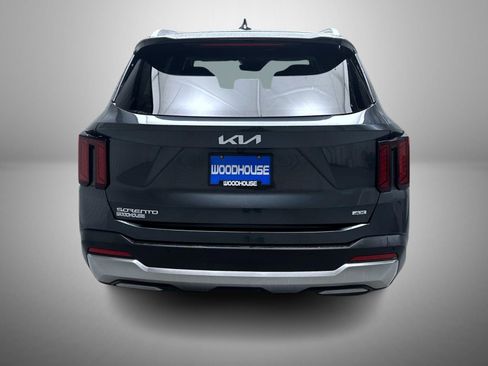 Used 2024 Kia Sorento S image 6