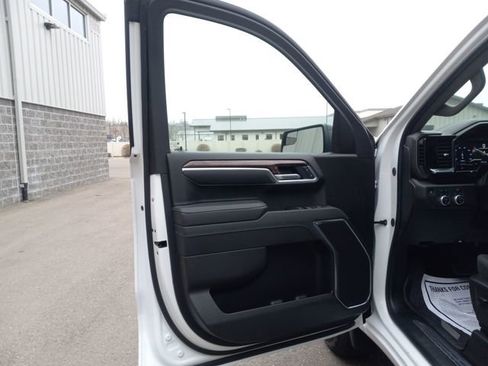 Used 2025 GMC Sierra 1500 Elevation image 11