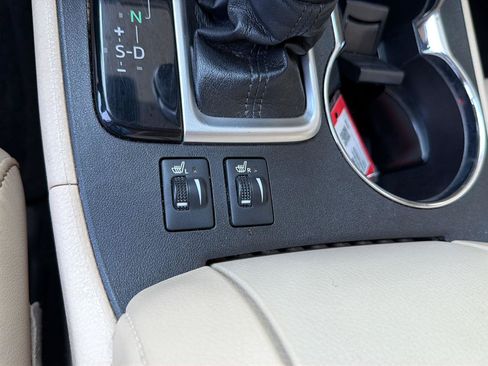 Used 2017 Toyota Highlander XLE FWD image 29