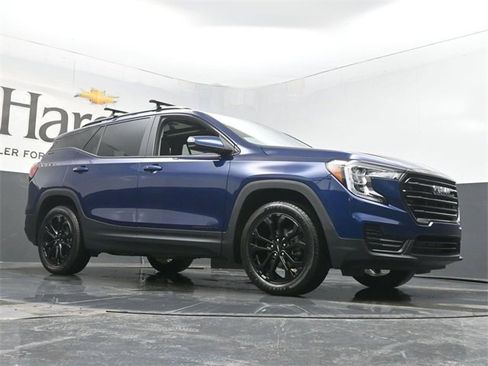 Used 2022 GMC Terrain SLE w/ Driver Convenience Package image 2