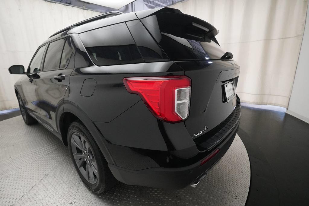 Used 2023 Ford Explorer XLT w/ Equipment Group 202A AWD/4WD image 34