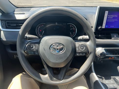 Used 2025 Toyota RAV4 XLE FWD image 14