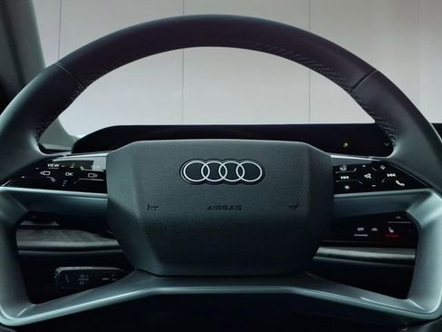 Used 2025 Audi Q5 Premium Plus w/ Premium Plus AWD/4WD image 14