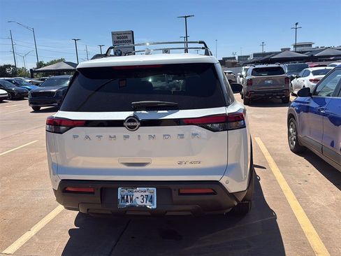 Used 2022 Nissan Pathfinder SV w/ Cargo Package AWD/4WD image 10