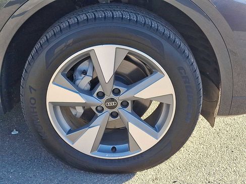 Certified 2025 Audi Q5 2.0T Premium w/ Convenience Plus Package image 27