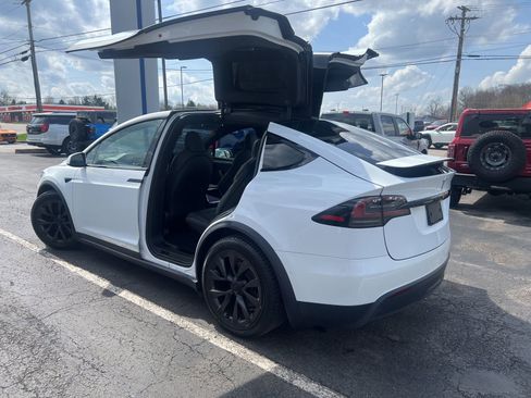 Used 2022 Tesla Model X image 16