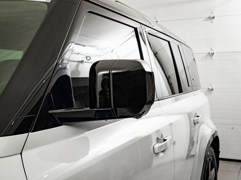 Used 2023 Land Rover Defender 110 X-Dynamic SE image 17