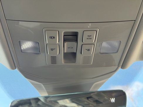 New 2025 Volkswagen Jetta SE image 32