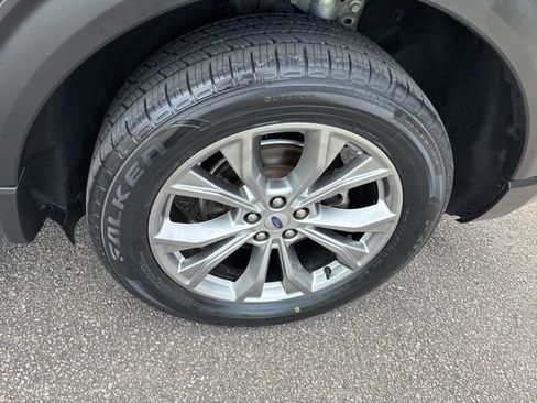 Used 2022 Ford Explorer XLT w/ Equipment Group 202A image 12