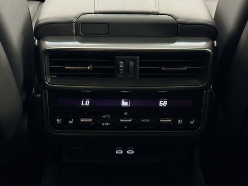 Used 2024 Lexus LX 600 4WD w/ Luxury Package image 28