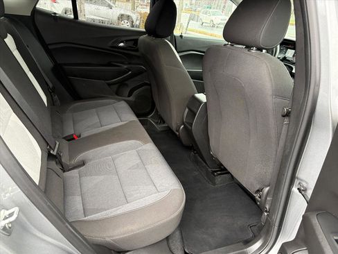 Used 2024 Chevrolet Trax LS w/ LS Convenience Package image 17