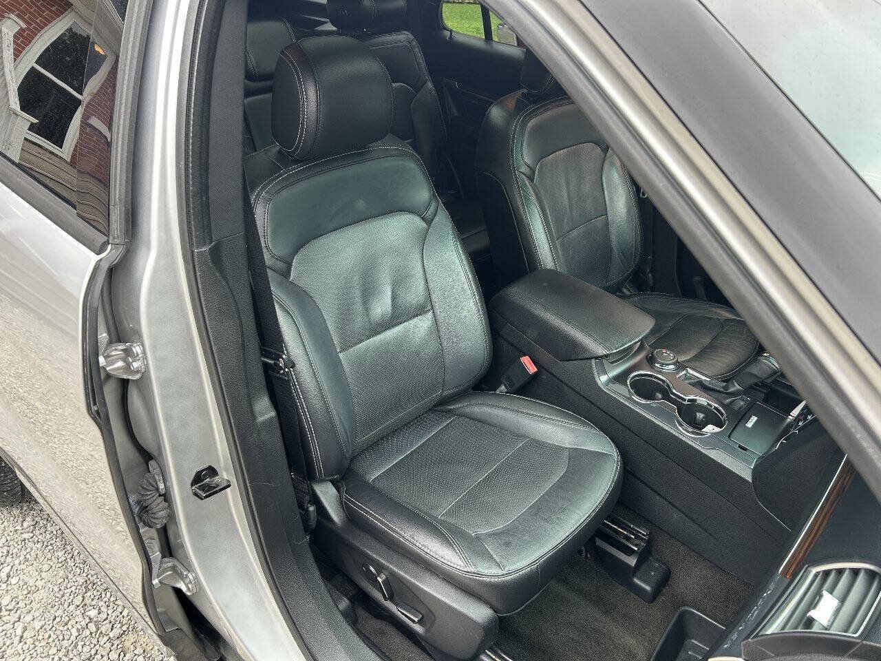 Used 2017 Ford Explorer Limited AWD/4WD image 26