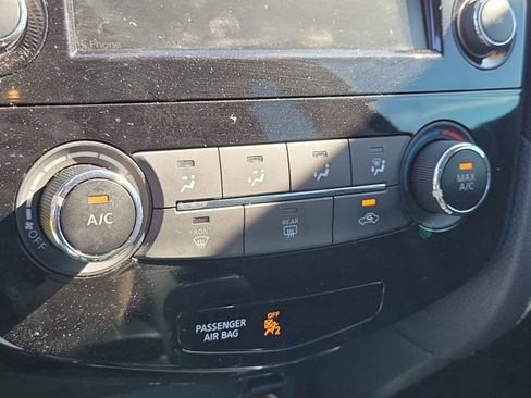 Used 2020 Nissan Rogue S image 28