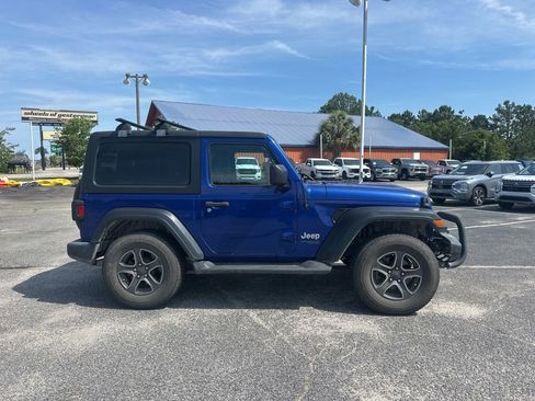Used 2018 Jeep Wrangler Sport AWD/4WD image 2