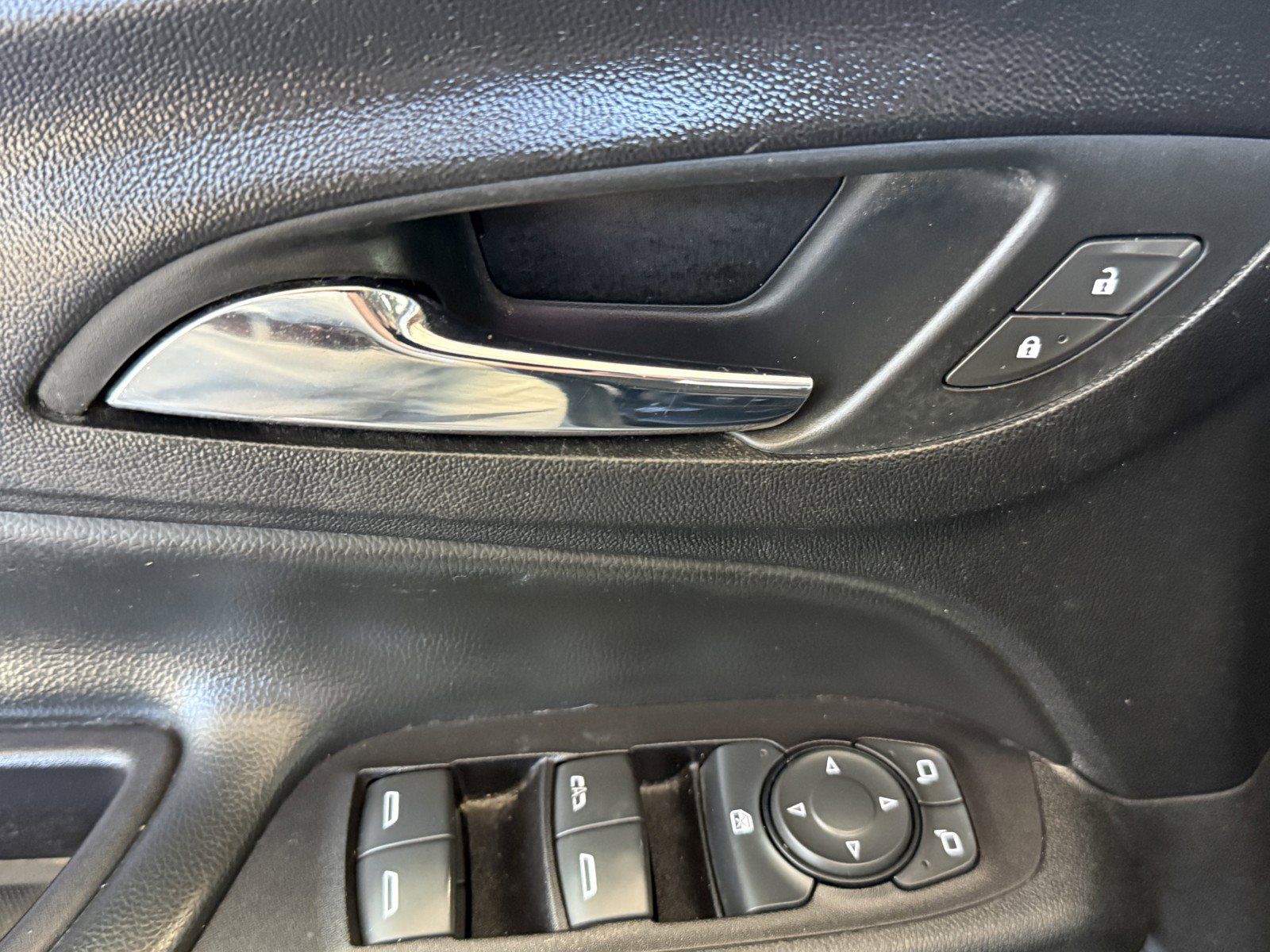 Used 2018 Chevrolet Equinox LT w/ Sun & Infotainment Package FWD image 24