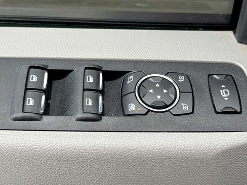 Used 2019 Ford F250 XLT w/ XLT Premium Package AWD/4WD image 16