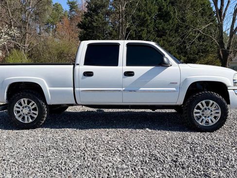 Used 2005 GMC Sierra 2500 SLT w/ Heavy-Duty Power Package image 9