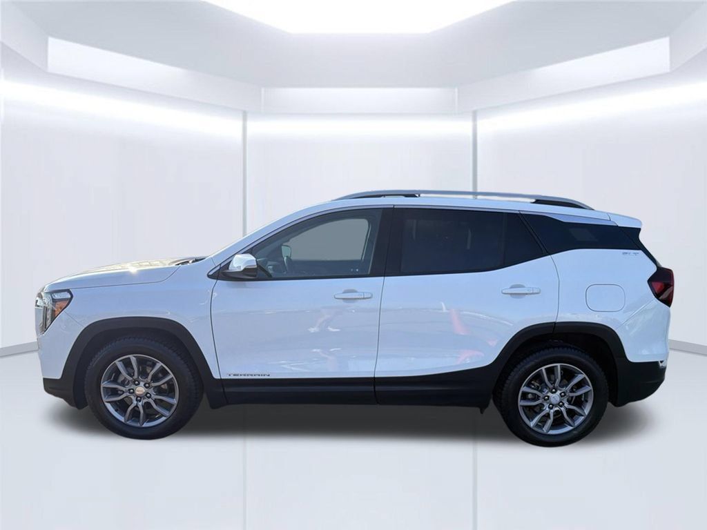 Used 2023 GMC Terrain SLT FWD image 3