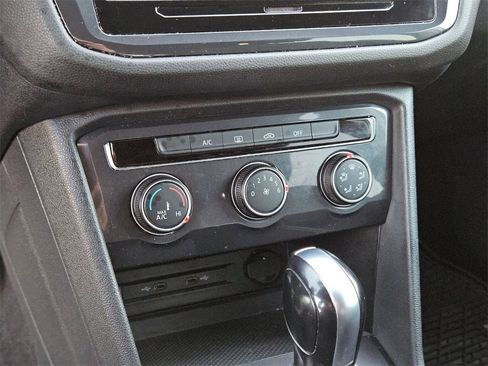 Used 2021 Volkswagen Tiguan S image 22