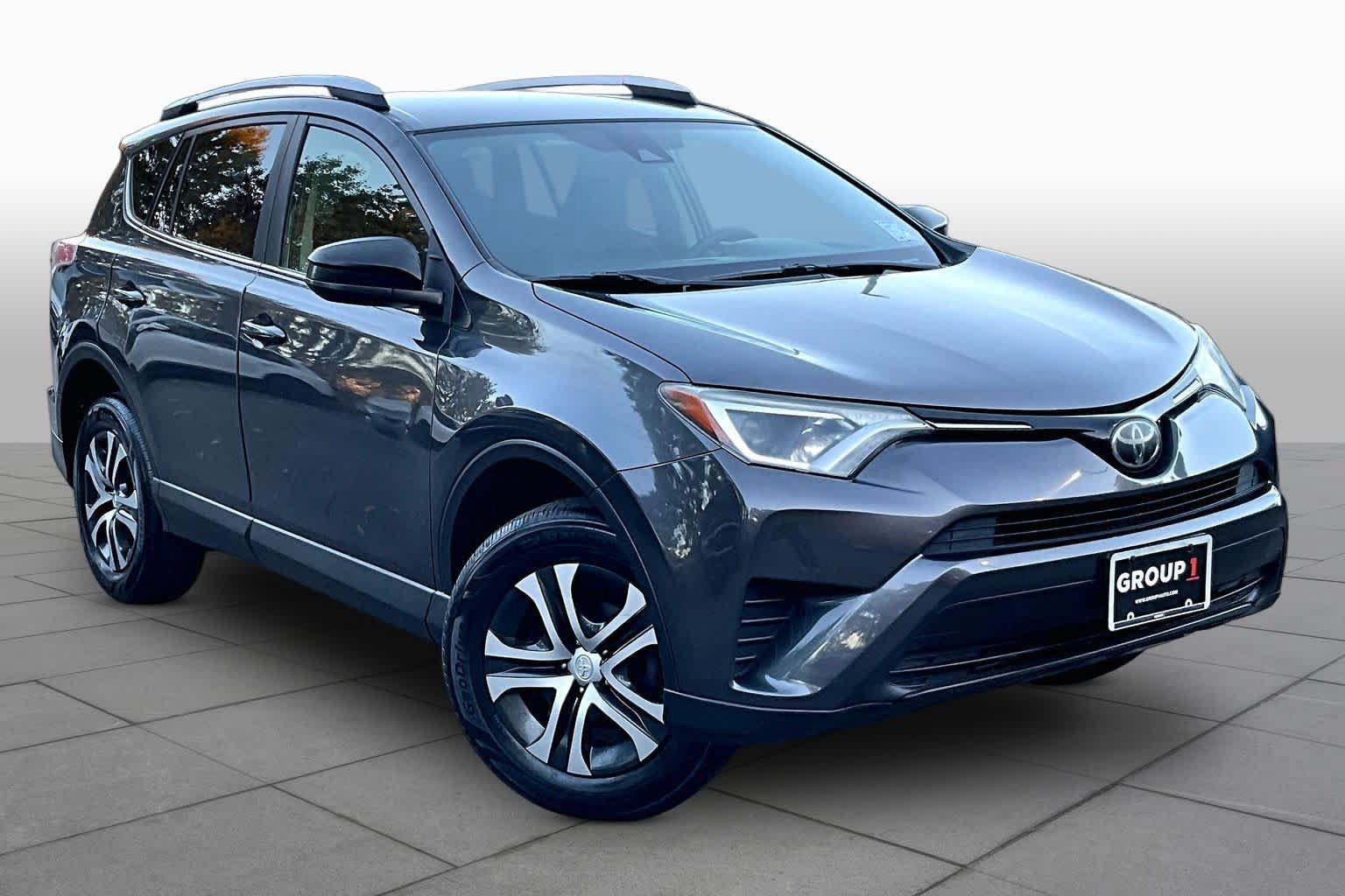 Used 2018 Toyota RAV4 LE w/ Carpet Mat Package AWD/4WD image 3