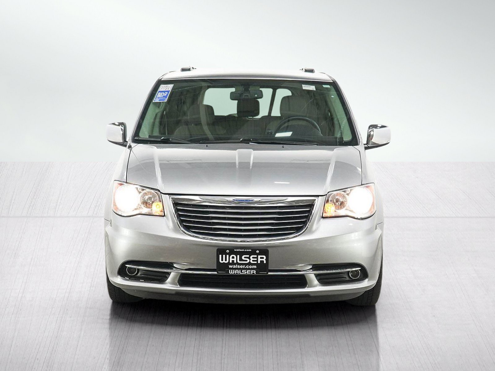 Used 2016 Chrysler Town & Country Touring-L w/ Driver Convenience Group FWD image 8
