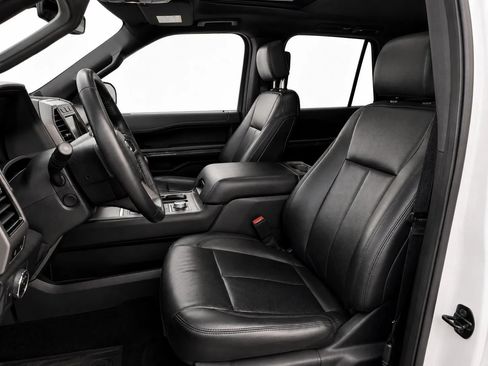 Used 2019 Ford Expedition XLT w/ Equipment Group 202A AWD/4WD image 12